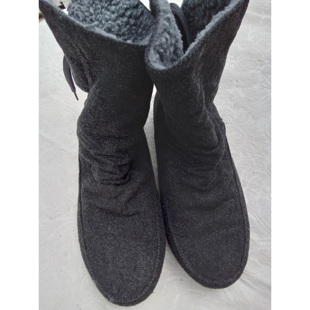 Boots‎ Gray